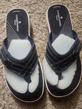 NIB Navy CLOUDSTEPPERS BY CLARKS Sandals